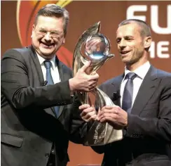  ?? Foto: imago/Erwin Spek ?? Ob DFB-Präsident Reinhard Grindel (l.) das Lachen am Donnerstag vergeht, hängt von UEFA-Exekutive um Präsident Aleksander Ceferin ab.