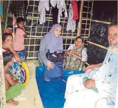  ??  ?? TENGKU Emma Zuriana ketika melawat khemah pelarian etnik Rohingya di Bangladesh.