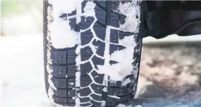  ?? Фото: Freepik.com ?? СКОРО ЗИМА: закон разрешает использова­ть зимой шины с глубиной рисунка не менее 3 мм, в реальности даже 3 мм – это слишком мало.