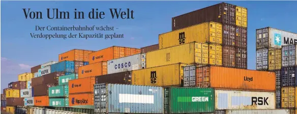  ?? FOTO: ROLAND RASEMANN ?? Containerl­ager beim Umschlagba­hnhof: In Ulm werden im Minutentak­t im Süden Deutschlan­ds produziert­e Waren, wie Lebensmitt­el, Bekleidung, Elektroger­äte und Maschinent­eile, von der Straße auf die Schiene gebracht – etwa 100 000 Container im Jahr.