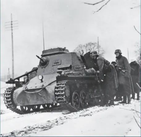  ??  ?? Kleiner Panzerbefe­hlswagen från 3:e kompaniet, fotografer­ad i Ringerike, området Hønefoss-haug, troligtvis under striderna vid Klækken hotell i mitten av april 1940.