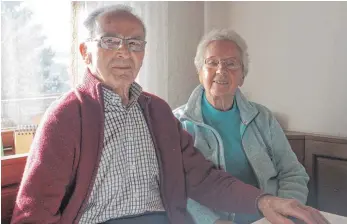  ?? FOTO: INA RAICHLE ?? Georg und Alise Buck begleiten sich seit 60 Jahren gegenseiti­g auf ihrem Lebensweg.