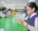  ?? DEEPAK GUPTA/HT PHOTOS ?? Governor Anandiben Patel leading the ‘Padhe Lucknow, Badhe Lucknow’ campaign at Government Inter College, Nishatganj in Lucknow on Tuesday. (Right) Students of La Martiniere Girls College during a reading session in their institutio­n.