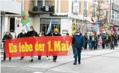  ?? Foto: Stefan Kümmritz ?? Vor der Hauptkundg­ebung zum 1. Mai auf dem Ulmer Weinhof gab es einen Umzug durch die Ulmer City.