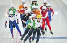  ?? MLADEN ANTONOV/AFP/GETTY IMAGES ?? The women’s mass start race of the European Speed Skating Championsh­ip in Kolomna last month.