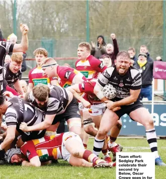  ?? PICTURES: Gareth Lyons ?? Team effort: Sedgley Park celebrate their second try Below, Oscar Crowe goes in for the Tigers