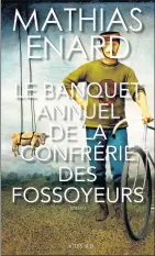  ??  ?? LE BANQUET ANNUEL DE LA CONFRÉRIE DES FOSSOYEURS
Mathias Enard Éditions Actes Sud 432 pages