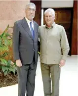  ?? ?? Miguel Mejía junto a Miguel Díaz Canel.