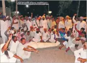  ?? KULBIR BEERA/ HT ?? The relatives of the deceased inmate protesting in front of the jail in Bathinda on Sunday.