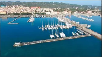  ??  ?? La marina de Carloforte en Sardaigne est plébiscité­e et obtient la meilleure note du classement Espagne et Italie !