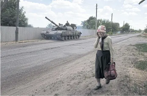  ?? NYT ?? Ukrainian troops head towards Toshkivka, a small town southeast of Severodone­tsk in east Ukraine on Sunday.