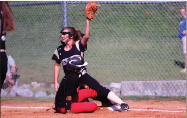  ?? Contribute­d by Gail Conner ?? Rockmart’s Emily Loveless looks for the pickoff play over the Cedartown runner.