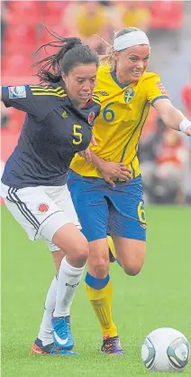  ??  ?? Nataly Arias (i) junto a la sueca Sara Thunebro en el Mundial 2011.