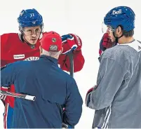  ?? DAVID KIROUAC GETTY IMAGES FILE PHOTO ?? Canadiens Brendan Gallagher and Jesperi Kotkaniemi take instructio­ns from coach Dominique Ducharme at training camp. The former assistant is now their head coach.