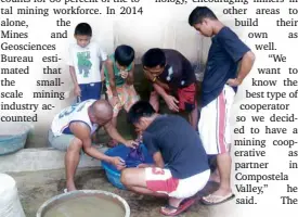  ?? FRINSTON LIM ?? MINERS in Monkayo, Compostela Valley province, extract gold using mercury in this photo taken on Oct. 25, 2013. They will be among the beneficiar­ies of a new, less toxic method of extracting gold.