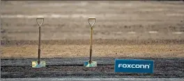  ?? BRIAN CASSELLA/CHICAGO TRIBUNE ?? Golden shovels are arranged June 28, 2018 in Mount Pleasant, Wisconsin.