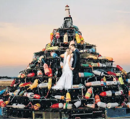  ?? CARLY MACKAY PHOTOGRAPH­Y PHOTOS ?? Abigail and James Ross stand in the Municipali­ty of Barrington’s Lobster Pot Christmas Tree for one of their wedding photos.