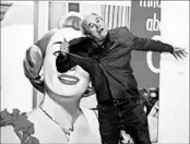  ?? MANOOCHER DEGHATI/GETTY-AFP 2001 ?? Pop artist James Rosenquist jokes in front of his painting “Untitled (Joan Crawford says …),” made in 1964.