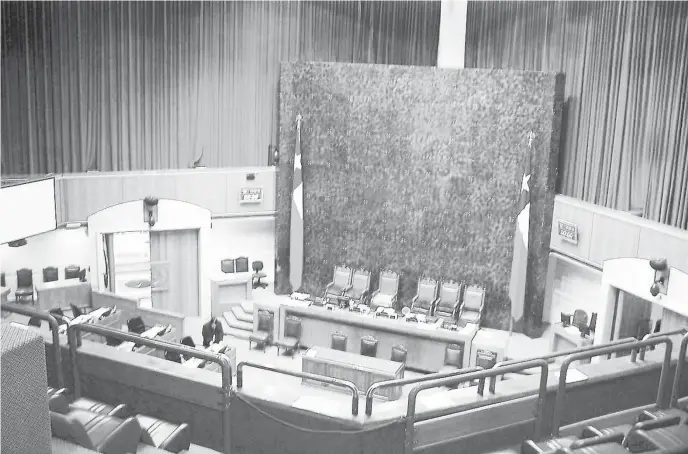  ??  ?? LA SALA DEL SENADO aprobó en general y de forma unánime el proyecto de gratuidad en la Educación Superior.