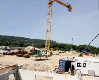  ?? (Photos JMR) ?? Les travaux du stade ont repris avec le déconfinem­ent.