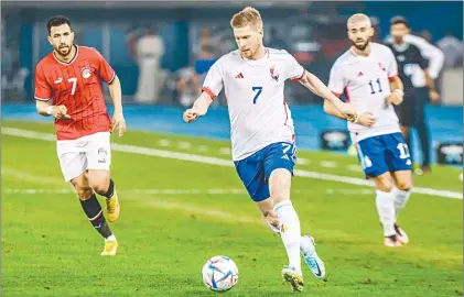  ?? Foto Afp ?? ▲ El equipo belga encendió las alertas, tras caer 2-1 ante Egipto, con un Kevin de Bruyne (7) errático durante el encuentro.