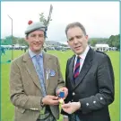  ?? 26_t36argyll5­4 ?? The Highland Society of London’s Gold Medal winner John Angus Smith, of London, with family connection­s in Skye, enjoyed a dram and received the medal from the Duke of
Argyll