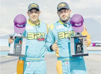  ?? FOTOS: CORTESÍA BALDERRAMA RACING TEAM ?? Gerardo y Christian con sus trofeos.