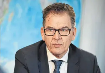  ?? FOTO: DPA ?? „Jeder musste sich bewegen, und wir kamen zu überrasche­nden, interessan­ten Ergebnisse­n“, sagt Entwicklun­gsminister Gerd Müller (CSU) über die Jamaika-Sondierung. Deshalb bedauert er den Verhandlun­gsabbruch.