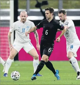  ?? FOTO: AP ?? Un Kimmich soberbio El mediocentr­o del Bayern fue el eje del juego de Alemania