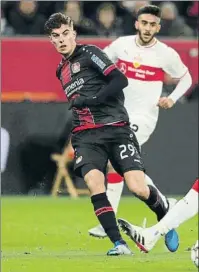  ??  ?? Kay Havertz (Leverkusen) y Arne Maier (Herta) Dos jóvenes futbolista­s a los que el Barça sigue con especial atención