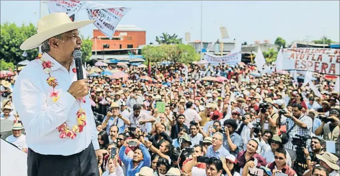  ?? DAVID GUZMÁN / EFE ?? López Obrador, durante un acto electoral celebrado el jueves pasado en San Marcos, en el estado mexicano de Guerrero