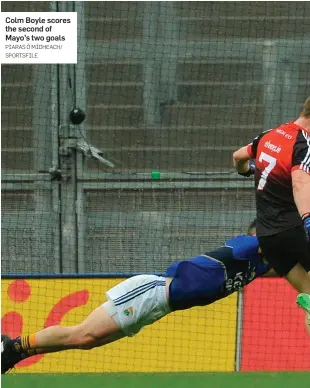  ?? PIARAS Ó MÍDHEACH/ SPORTSFILE ?? Colm Boyle scores the second of Mayo’s two goals