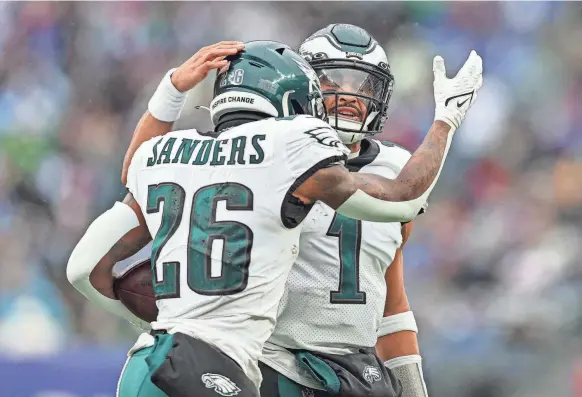  ?? VINCENT CARCHIETTA/USA TODAY SPORTS ?? Eagles running back Miles Sanders celebrates his touchdown with quarterbac­k Jalen Hurts during the first quarter against the Giants.