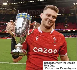  ?? ?? Dan Biggar with the Doddie Weir Cup.
Picture: Huw Evans Agency