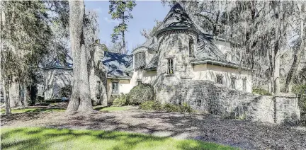  ??  ?? The grand estate in Bluffton, which brings to mind a castle, includes many treasures from around the world and is on the market for US$9.95 million.