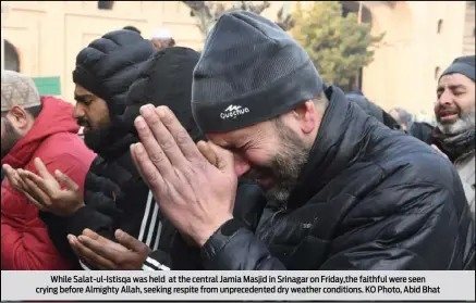  ?? ?? While Salat-ul-Istisqa was held at the central Jamia Masjid in Srinagar on Friday,the faithful were seen crying before Almighty Allah, seeking respite from unpreceden­ted dry weather conditions. KO Photo, Abid Bhat