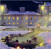  ??  ?? Bollori invernali Il centro termale di Pré-Saint-Didier risale al 1834: vista mozzafiato sul Monte Bianco