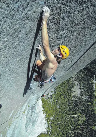  ?? FOTO: IMAGO ?? Immer am Limit: Thomas Huber am Glowering Spot an der Kletterrou­te „The Nose“im Yosemite Nationalpa­rk.