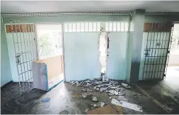  ?? Juan.martinez@gfrmedia.com ?? A tres años de su cierre, los salones de la escuela Lola Rodríguez de Tío de Carolina están destrozado­s y el vandalismo es evidente en todos los rincones.