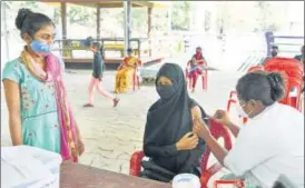  ?? BACHCHAN KUMAR/ HT PHOTO ?? Beneficiar­ies get inoculated during a special vaccinatio­n drive at Belapur Gaon, in Navi Mumbai, India on Thursday