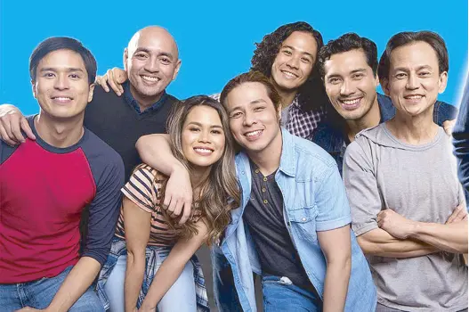  ??  ?? Gian (second from right) with the other stars of Ang Huling El Bimbo, from left: Topper Fabregas, OJ Mariano, Tanya Manalang, Reb Atadero, Boo Bagunada and Jon Santos.