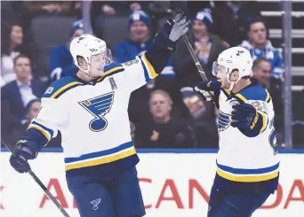  ?? - La Presse canadienne: Nathan Denette ?? Vladimir Tarasenko (91), des Blues de St. Louis, pourrait voir son coéquipier Kevin Shattenkir­k (22) passer à une autre équipe de la LNH avant la date limite des échange du 1er mars.