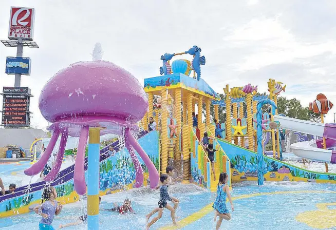  ??  ?? Water world: Robinsons Place Pavia’s AquaFun, the first water playground in the region found in a retail complex, revolution­izes the locals’ malling experience.