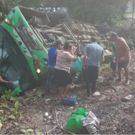  ?? SUMINISTRA­DA POR ANDRÉS GARITA ?? Dos personas resultaron heridas de gravedad.