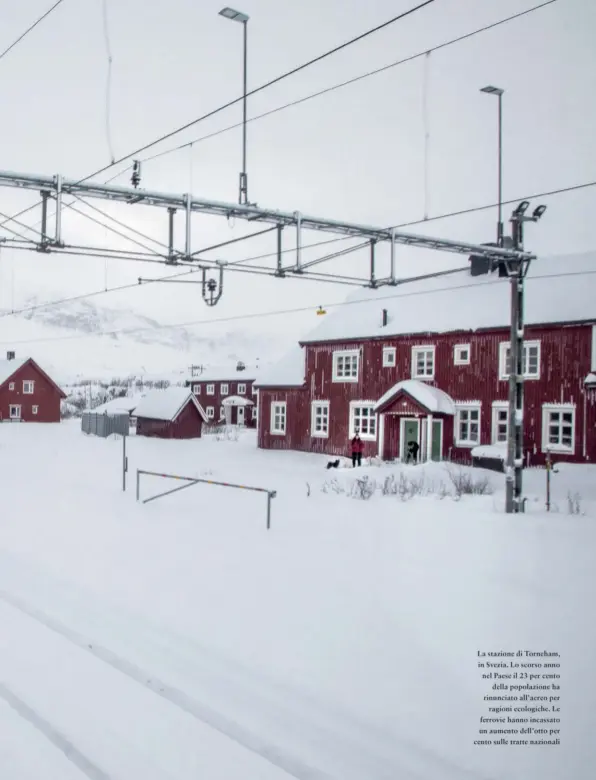  ??  ?? La stazione di Torneham, in Svezia. Lo scorso anno nel Paese il 23 per cento della popolazion­e ha rinunciato all’aereo per ragioni ecologiche. Le ferrovie hanno incassato un aumento dell’otto per cento sulle tratte nazionali