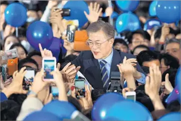  ?? Jung Yeon-je AFP/Getty Images ?? PRESIDENTI­AL candidate Moon Jae-in’s election would end nearly a decade of conservati­ve party rule, signaling potential shifts in policy and tone on South Korea’s relationsh­ip with the U.S. and North Korea.