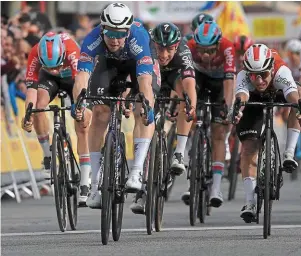  ?? | PHOTO : AFP ?? Kaden Groves s’est imposé devant Bryan Coquard lors de la 6e étape du Tour de Catalogne. Comme il y a deux jours.