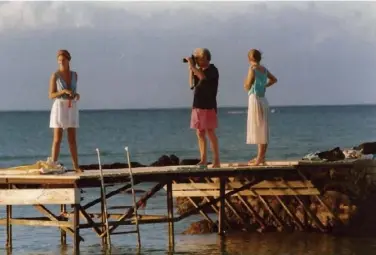  ??  ?? Ci-dessus, avec sa femme, Gertrude, au Cap d’Agde.