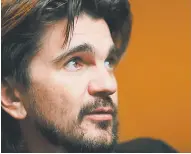  ??  ?? El cantante Juanes, durante una entrevista.