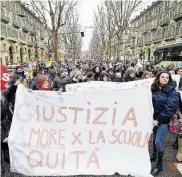  ?? Ansa ?? Il corteo Una protesta dei maestri a Torino